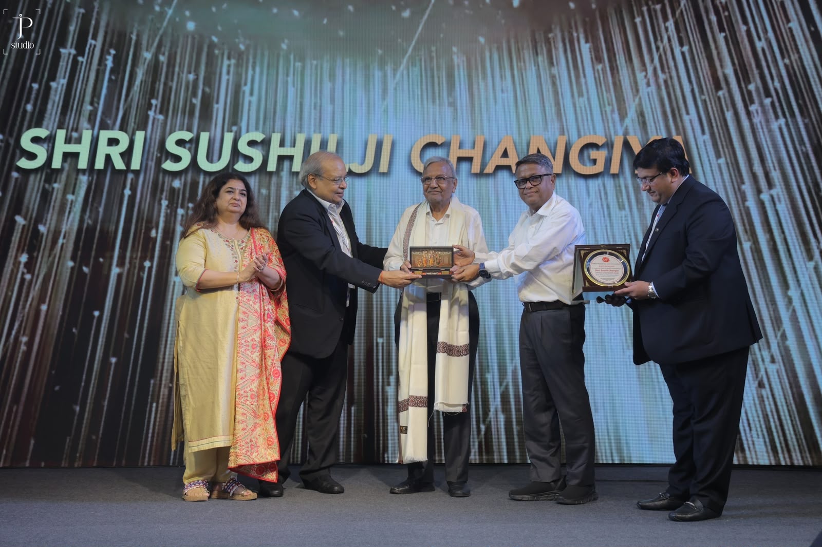 Director Sushil Ji Changia Honoured with Lifetime Achievement Award by Indian Small Scale Paint Association Background